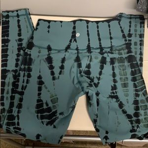 Lululemon wunder under tie dye Sz 6
